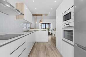 Réfrigérateur, micro-ondes, four, lave-vaisselle