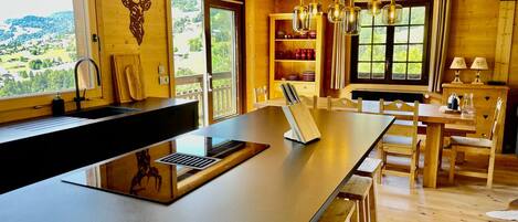 Réfrigérateur, micro-ondes, lave-vaisselle