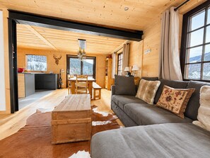 TV, fireplace - Cozy chalet in Flumet for 8-10 people with fireplace and WiFi (Flumet)