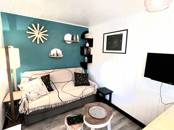 2 bedrooms, free WiFi - "Charming Apt for 5 with Wi-Fi, Parking, Near Ski Lifts & Village Center" (Les Gets)