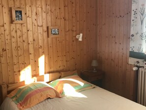 5 bedrooms, free WiFi, bed sheets