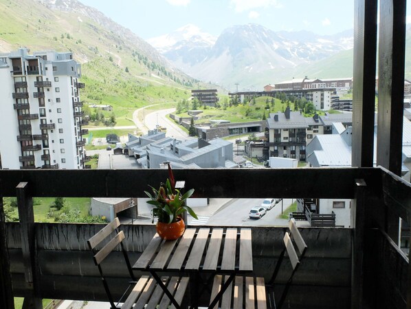 Outdoor dining - Comfortable Studio 21m² · 4 pers · Balcony · Pets allowed (Tignes)