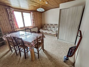 Interior - Cozy Apartment for 5, Great Views, Pet-Friendly, Close to Ski Lifts and Shuttle, Les Gets (Les Gets)