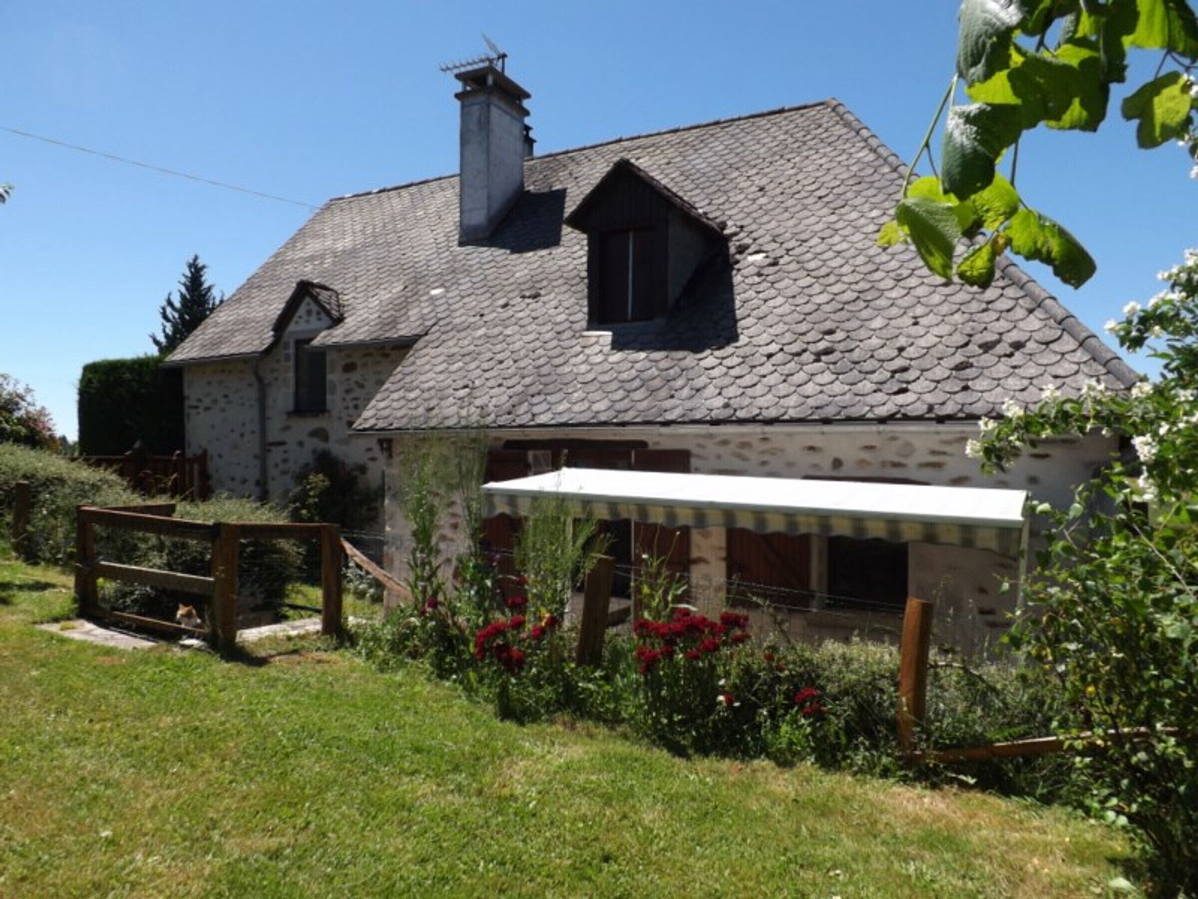 Gite Saint-Illide, 2 bedrooms, 4 persons