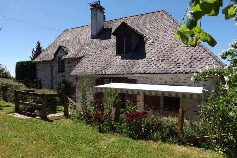 Gite Saint-Illide, 2 bedrooms, 4 persons