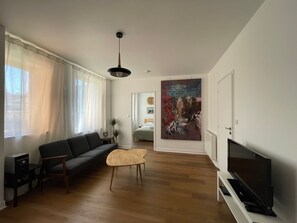 Fernseher, Stereoanlage