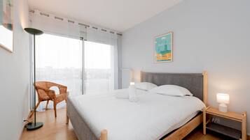 1 slaapkamer, een strijkplank/strijkijzer, gratis wifi, beddengoed