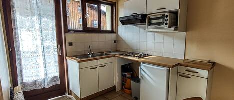 Fridge, microwave, oven