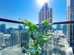 Balcony - Luxurious 2B with Breathtaking Views Downtown (Dubai)