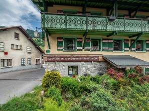 Exterior detail - Charming Apt in Les Gets, Near Ski Lifts, Wi-Fi, Parking, Sleeps 5 (Les Gets)