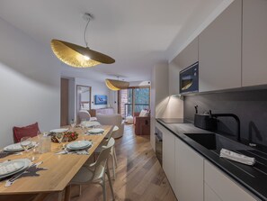 Fridge, microwave, oven, dishwasher