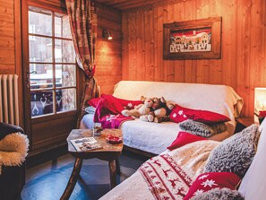 3 bedrooms, free WiFi - Charming Duplex - Village Center, Fireplace, Balcony, Near Ski Lifts & Lake, Wi-Fi, Parking (Les Gets)