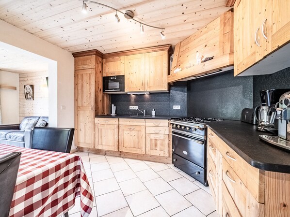 Réfrigérateur, micro-ondes, four, lave-vaisselle