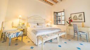 7 bedrooms, iron/ironing board, WiFi, bed sheets - Beautiful house in the middle of the walled city (Cartagena)
