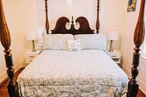 4 عدّة غرف نوم ومكواة/لوح كي وواي فاي مجانًا وملاءات أسرّة