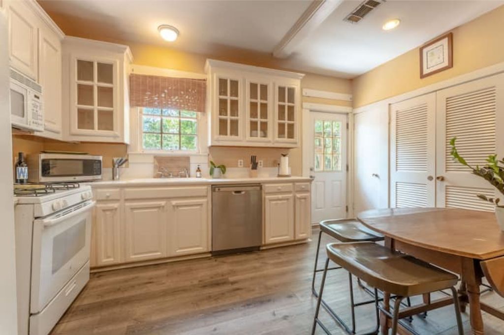 雪櫃、微波爐、焗爐、爐具