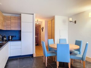 Dining - Bright Apartment with Spa, Billiards and Parking included (Montvalezan-La Rosière)