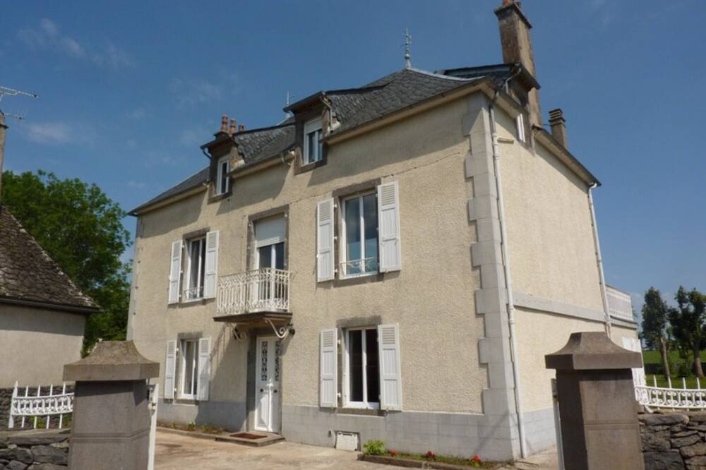 Gîte Mauriac, 4 rooms, sleeps 6