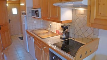 KĂŒhlschrank, Mikrowelle, GeschirrspĂŒler