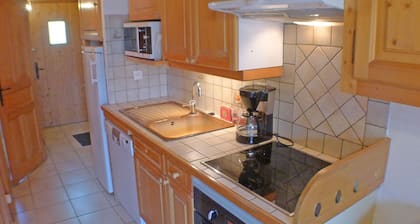 Appartement cosy Ă  Morillon pour 6 pers, balcon, lave-vaisselle, machine Ă  laver