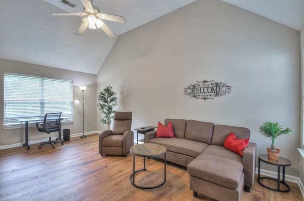 Clear Circle- Modern 3/2.5 Near Everything! Smryna- Off I-24! - Smyrna, TN