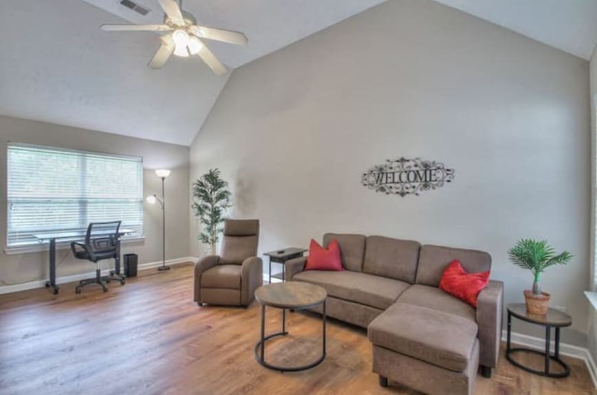 Clear Circle- Modern 3/2.5 Near Everything! Smryna- Off I-24! - Smyrna, TN