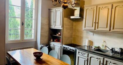 Confortable T2 au Centre d'Amélie-les-Bains, proche thermes, trÚs bien équipé, pour 2 personnes