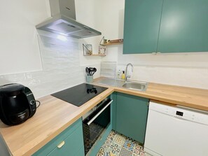 Réfrigérateur, micro-ondes, four, lave-vaisselle