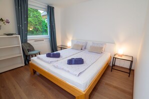 2 Schlafzimmer, Schreibtisch, schallisolierte Zimmer