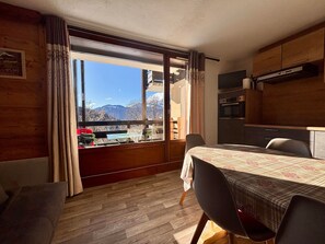 Interior - Bright cabin studio with parking in Notre-Dame-de-Bellecombe (Notre-Dame-de-Bellecombe)