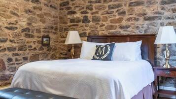 House, Multiple Beds, Patio (524 Austin St- Combo) | 4 bedrooms, individually decorated, individually furnished, bed sheets