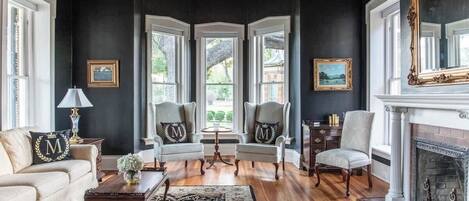 Ferienhaus, Mehrere Betten, Terrasse (524 Austin St- Combo) | Wohnbereich