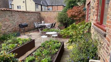 House, Multiple Beds | Property grounds