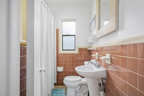 House, Multiple Beds, Patio, Garden View | Bathroom | Towels, toilet paper