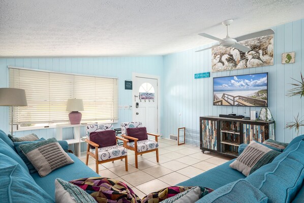 House, Multiple Beds, Patio, Garden View | Living area | 40-inch TV with digital channels