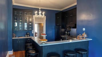 House, Multiple Beds, Patio (524 Austin St- Main) | Private kitchen | Coffee/tea maker, electric kettle