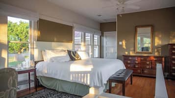 House, 1 King Bed, Patio (524 Austin St- Guest) | 1 bedroom, individually decorated, individually furnished, bed sheets