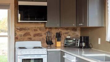 House, 1 King Bed, Patio (524 Austin St- Guest) | Private kitchen | Coffee/tea maker