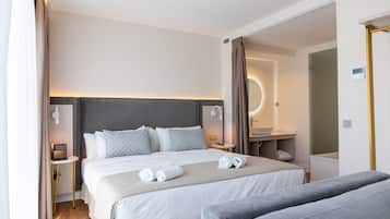 Junior-Suite | Minibar, Zimmersafe, Verdunkelungsvorhänge, kostenloses WLAN