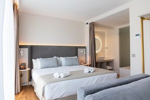 Minibar, in-room safe, blackout curtains, travel cot - Hotel Boutique La Brisa del Mar (Estepona)