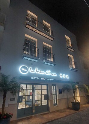 Fachada de la propiedad