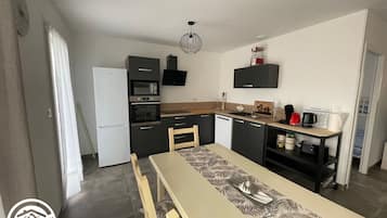 Réfrigérateur, micro-ondes, four, lave-vaisselle