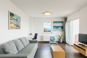 Smart TV - Panoramic Sea View Hideaway Penthouse (Crikvenica)