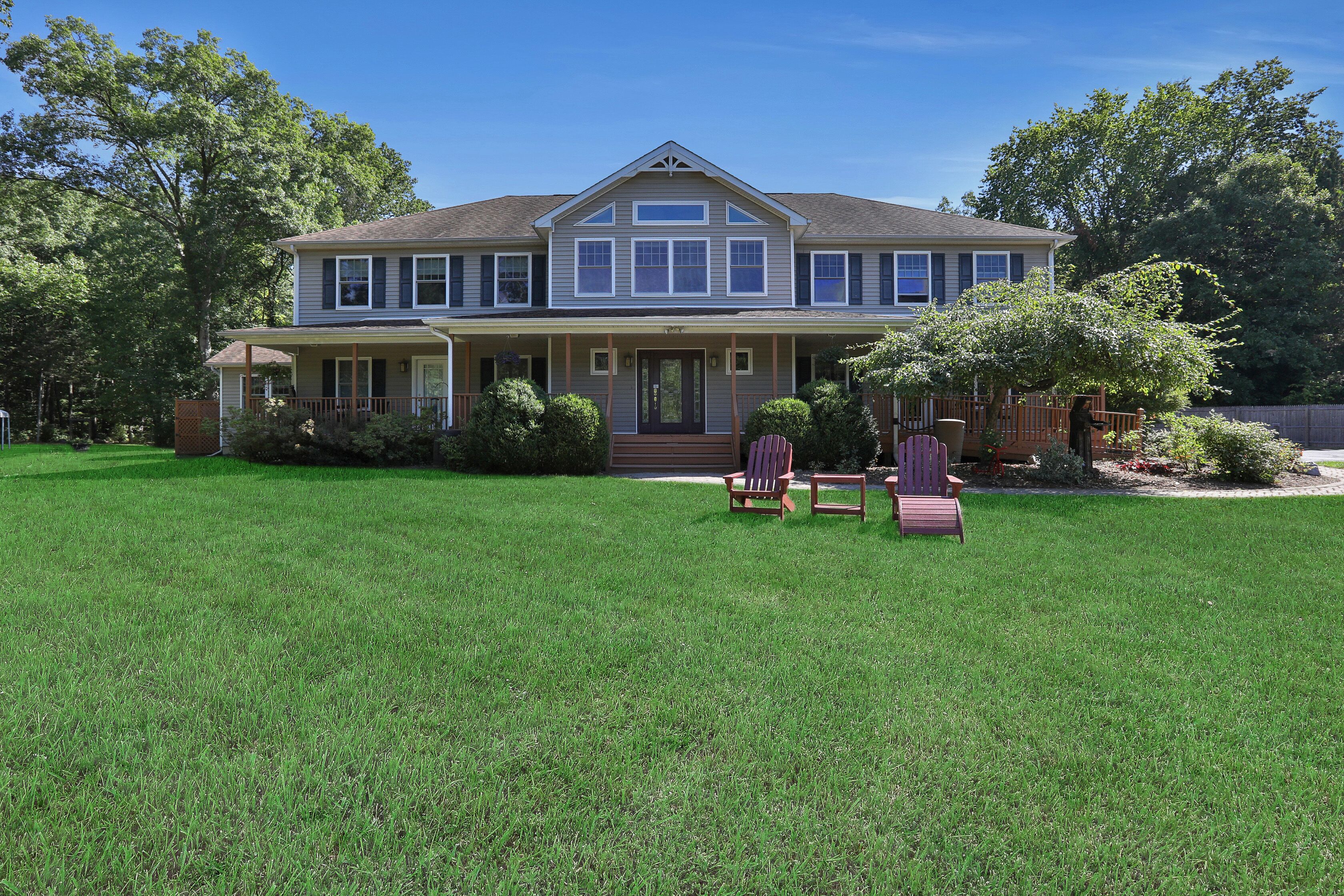 Vista frontal de la propiedad