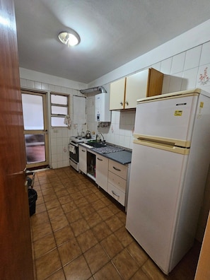 Full-sized fridge, microwave, oven, cookware/dishes/utensils