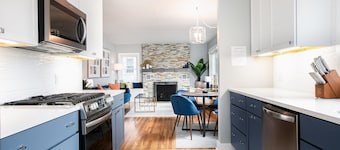 Beautiful ‘23 Remodel~Walk to ND