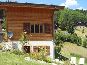 Exterior - Comfortable chalet with sauna, WiFi, and private parking (Les Gets)