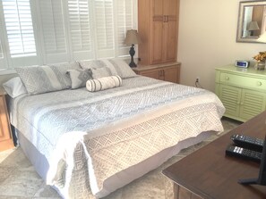 2 bedrooms, iron/ironing board, WiFi, bed sheets - Oceanfront Beautiful Views 2 Bd and 2 Baths Family-Friendly Lovely Furnishings (Myrtle Beach)