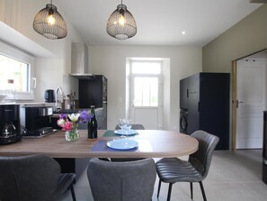 Fridge, microwave, dishwasher, coffee/tea maker