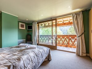 6 bedrooms, free WiFi, bed sheets